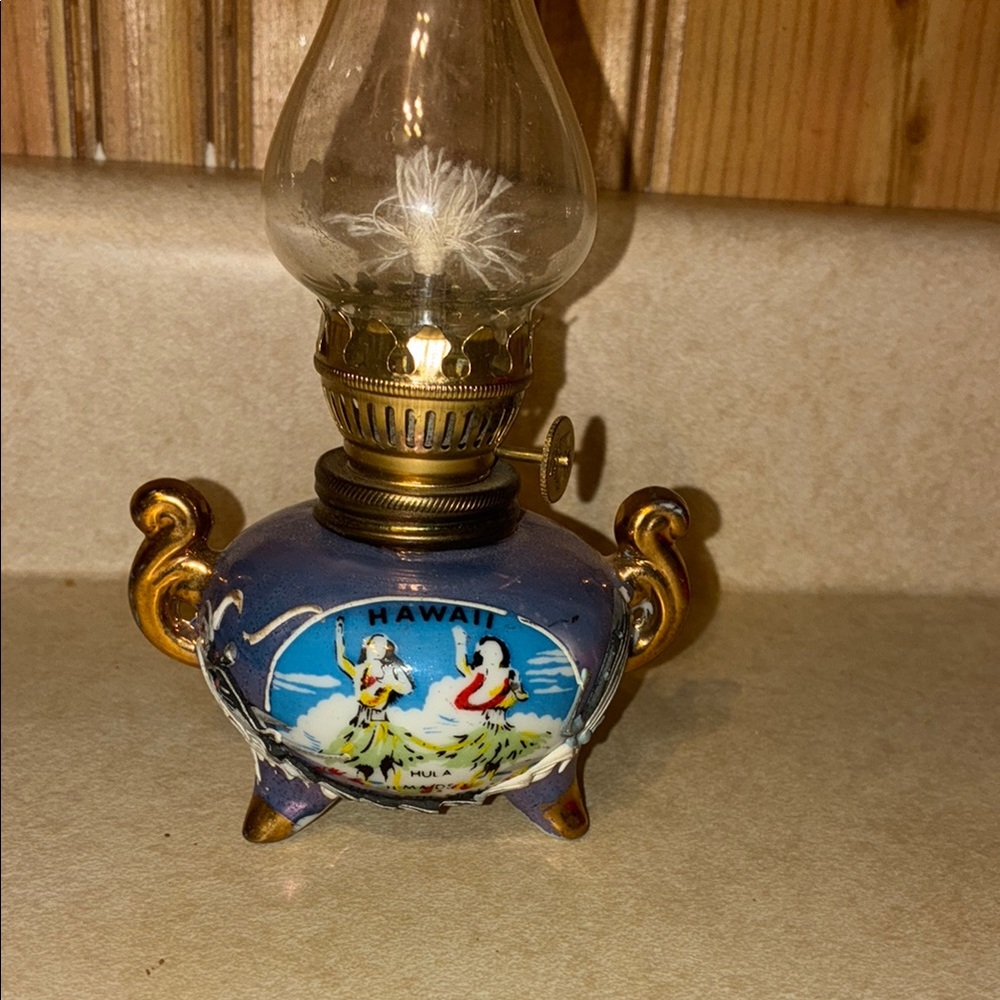 Vintage Hawaii-Themed Oil Lamp with Gold Accents